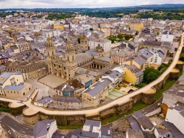 Apartamento Dentro De Muralla Y Parking Gratuito En Pleno Centro Lugo Dış mekan fotoğraf